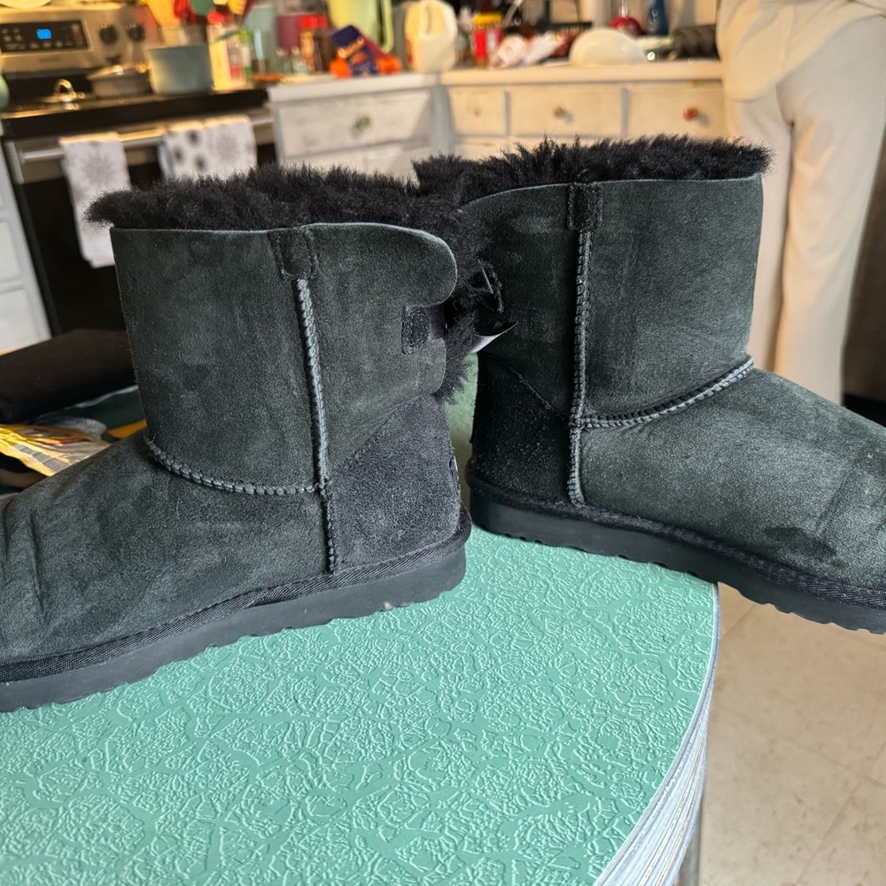 Black Uggs - Picture 5 of 6